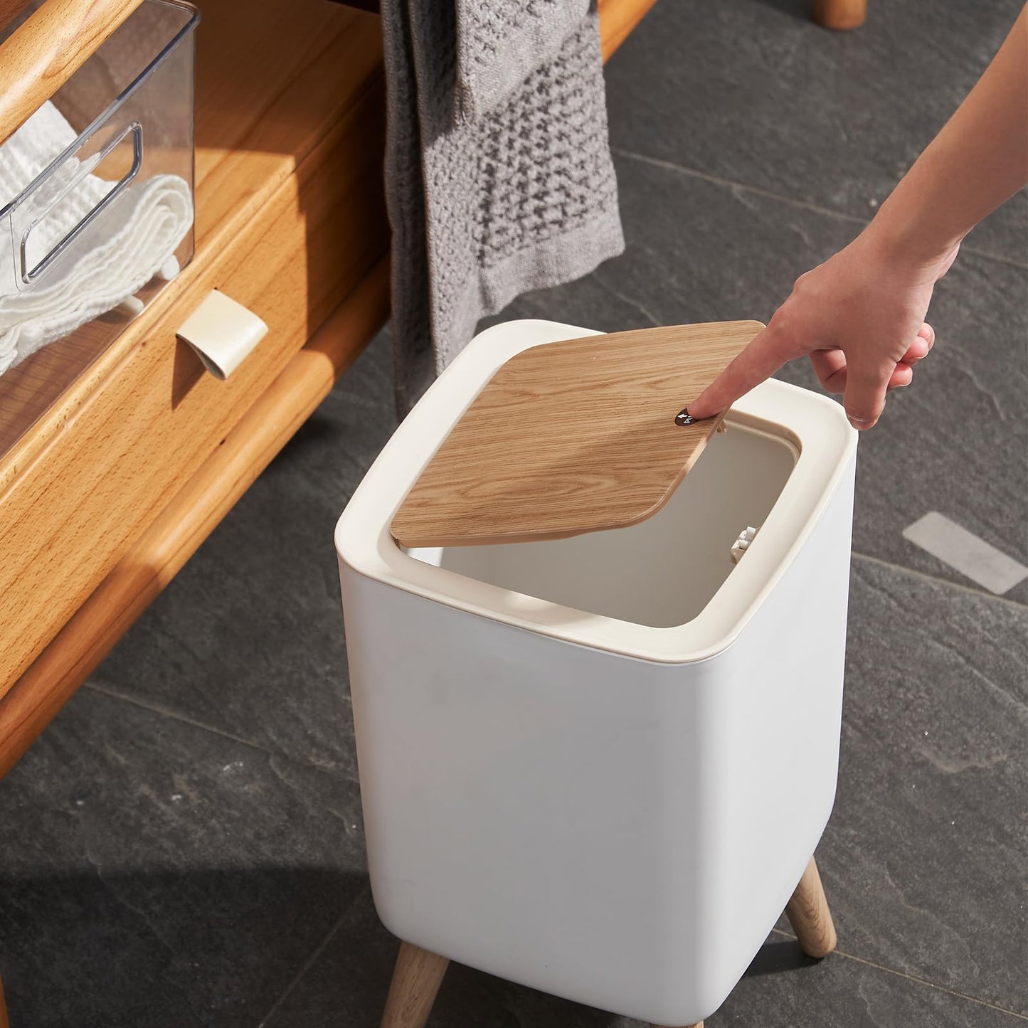 - U2PICK Mini Trash Bin with Lid -