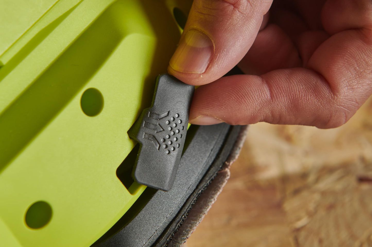 - Ryobi RPS18-125SA 18V ONE+ | Palm Sander Kit (1 x 2.5 Ah) -