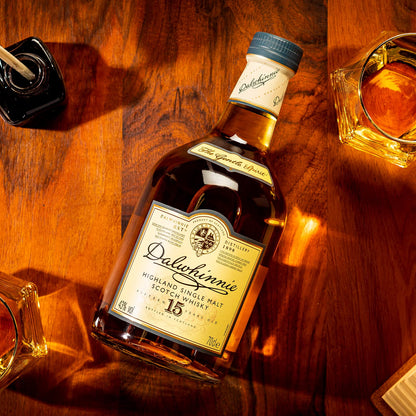 Dalwhinnie 15 Year Old Single Malt Scotch Whisky | 43% vol | 70cl | Highland Whisky | Smooth & Aromatic | Malty Sweet Flavours & Smoky Warmth | Scottish Whisky with Gift Box