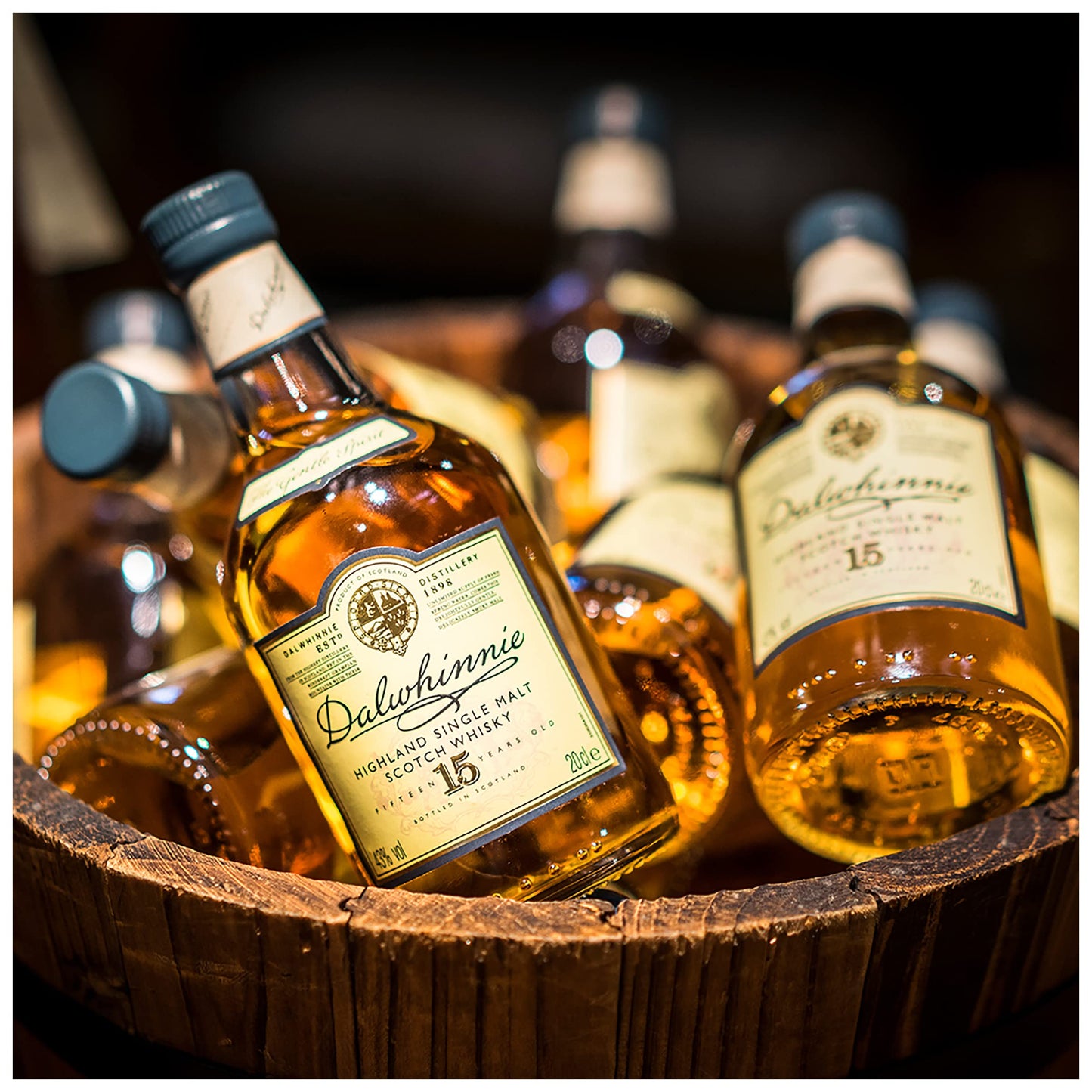 Dalwhinnie 15 Year Old Single Malt Scotch Whisky | 43% vol | 70cl | Highland Whisky | Smooth & Aromatic | Malty Sweet Flavours & Smoky Warmth | Scottish Whisky with Gift Box