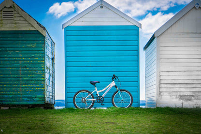 - Schwinn Shade Kids Mountain Bike | 20-Inch Tyres | 12.25-Inch Frame | Front Suspension | 6 Speed Shifters | V-Brakes | Recommended Ages 5 - 8 Years | White -