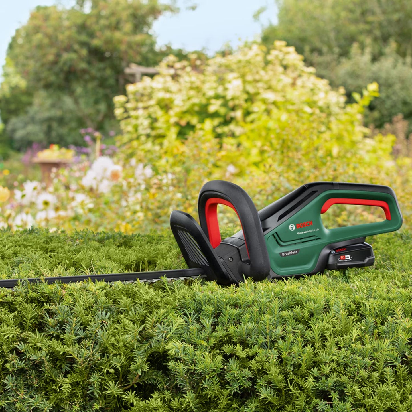 Bosch Cordless Hedge Cutter UniversalHedgeCut 18V-50 (Without Battery, 18 Volt System, Brushless Motor, Blade Length: 50 cm, with XL Gardening Gloves Included, in Carton Packaging) – Amazon Edition