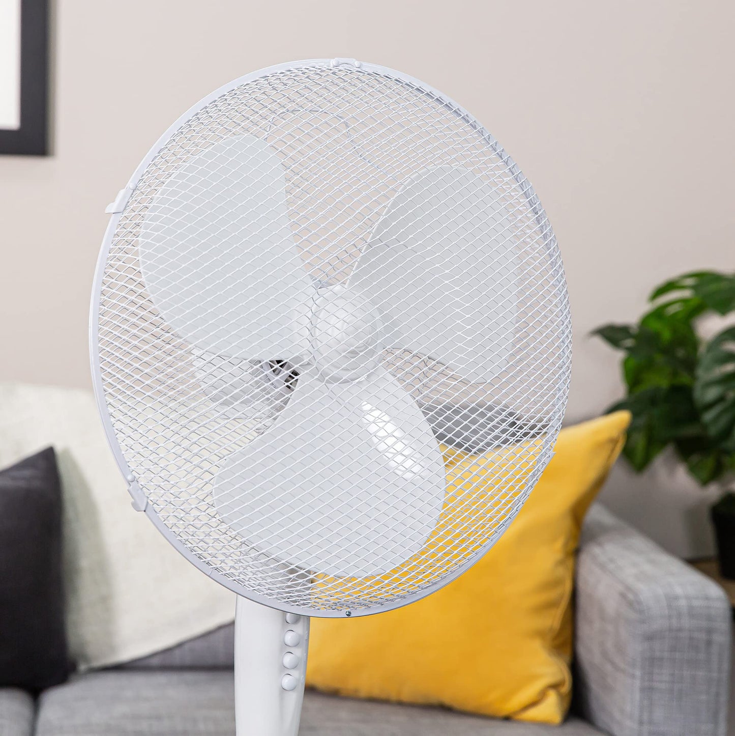 - Russell Hobbs 16" Inch | Lightweight | Pedestal Fan | 3 Speeds | Wide-Angled Oscillation -