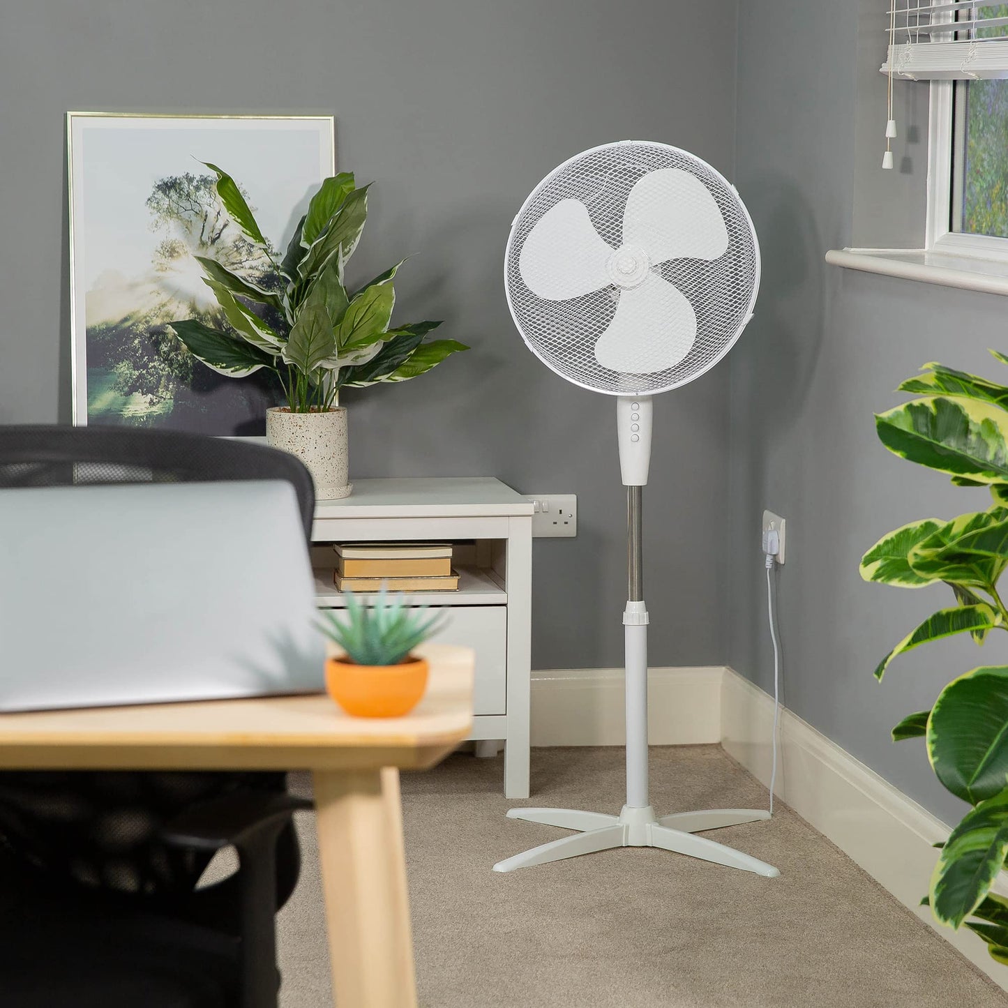 - Russell Hobbs 16" Inch | Lightweight | Pedestal Fan | 3 Speeds | Wide-Angled Oscillation -