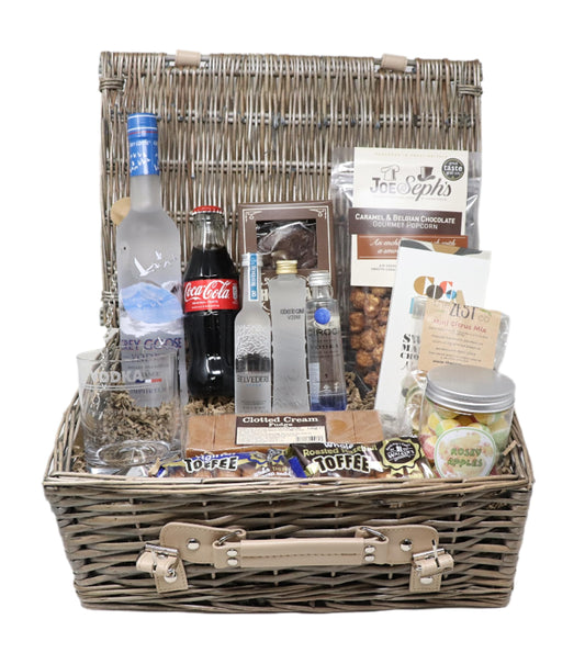 - Personalised Premium Vodka Alcohol Gift Set | Hamper with Engraved Vodka Glass -
