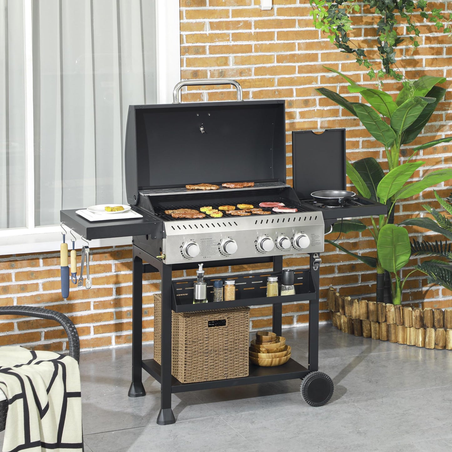 - Outsunny 4+1 Gas Burner Grill | 12.5 kW Propane Gas Barbecue -