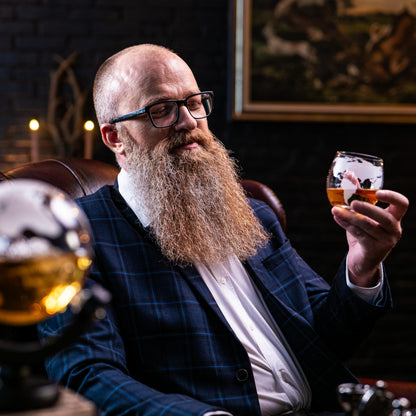 - Whisiskey – Whiskey Decanter – Globe - 900 ml – Whiskey Carafe Set