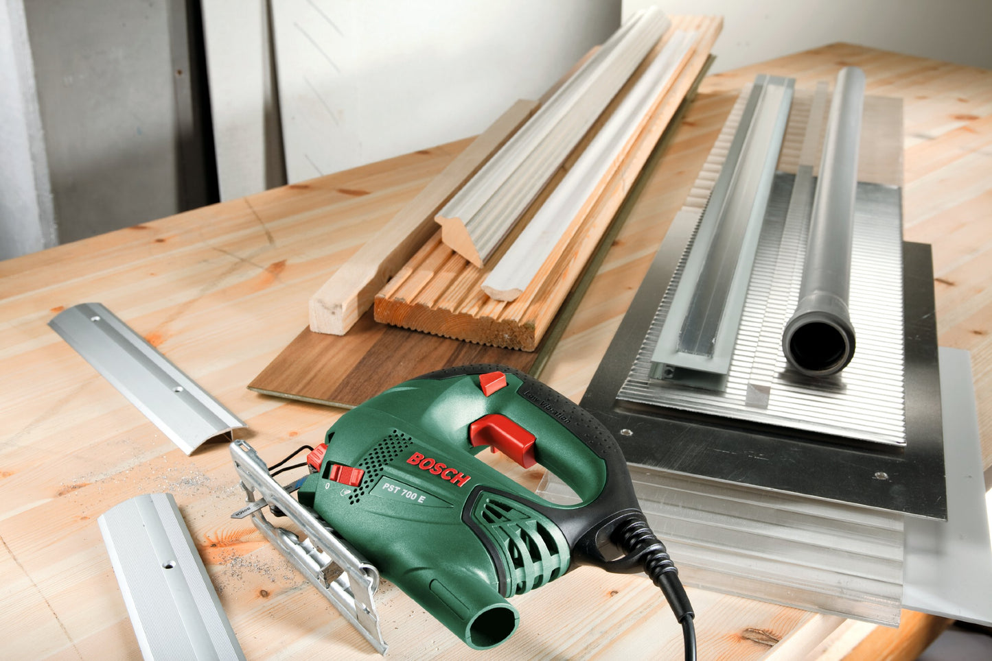 Bosch Home and Garden Jigsaw PST 700 E (500 W, 1x saw blade, in carrying case)
